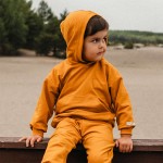 Детска суичърт с качулка и кенгуру джоб в цвят мед
