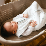 Бебешки спален чувал, бял с листа, 1,5 TOG