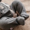 Сив бебешки гащеризон с крачета и бродерия на таралеж