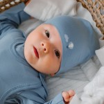 Синя детска шапка с мотив на балони